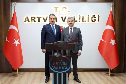 AK Parti Artvin Milletvekili Sayın Faruk Çelik, Valimiz Sayın Dr. Turan Ergün’e Hayırlı Olsun Ziyaretinde Bulundu