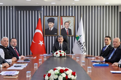 Valimiz Sayın Dr. Turan Ergün Başkanlığında, Tır Parkları Hizmet Kapasitesi Durum Değerlendirme Toplantısı Düzenlendi