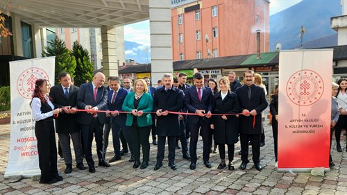 Valimiz Sayın Dr. Turan Ergün ve Hülya Ergün Hanımefendi, "Orta Çağdan Günümüze Mabetler" Fotoğraf Sergisinin Açılışını Gerçekleştirdi