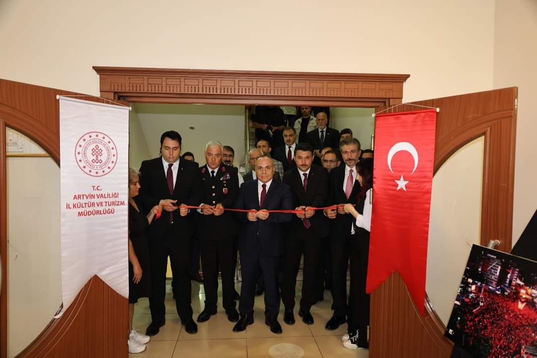 Valimiz Sayın Cengiz Ünsal, “15 Temmuz Milletin Zaferi” Fotoğraf Sergisinin Açılışını Gerçekleştirdi